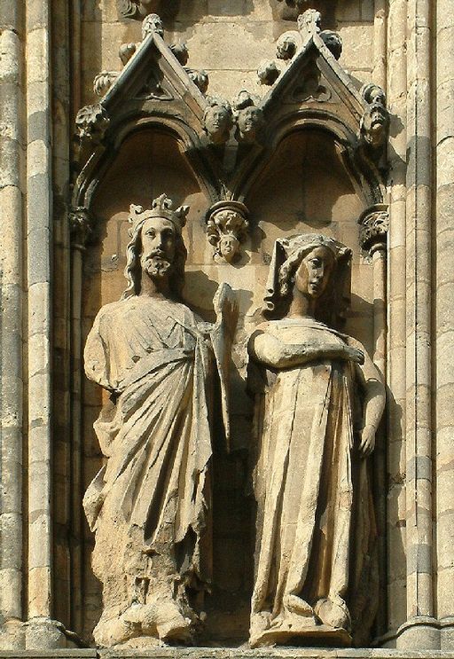 Statue of King Edward I and Queen Eleanor by Von Lincolnian Statue of King Edward I and Queen Eleanor by Von Lincolnian